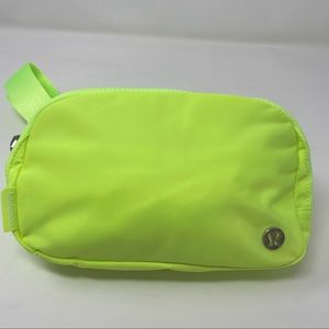 NWT Lululemon Everywhere Belt Bag Neon Green